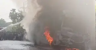 যশোরে চলন্ত বাসে আগুন; অল্পের জন্য রক্ষা পেলেন যাত্রীরা